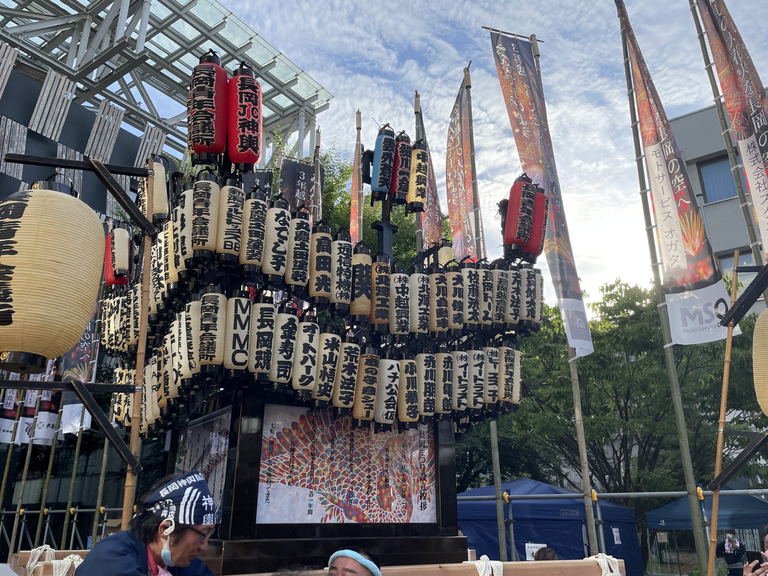 神輿と提灯
